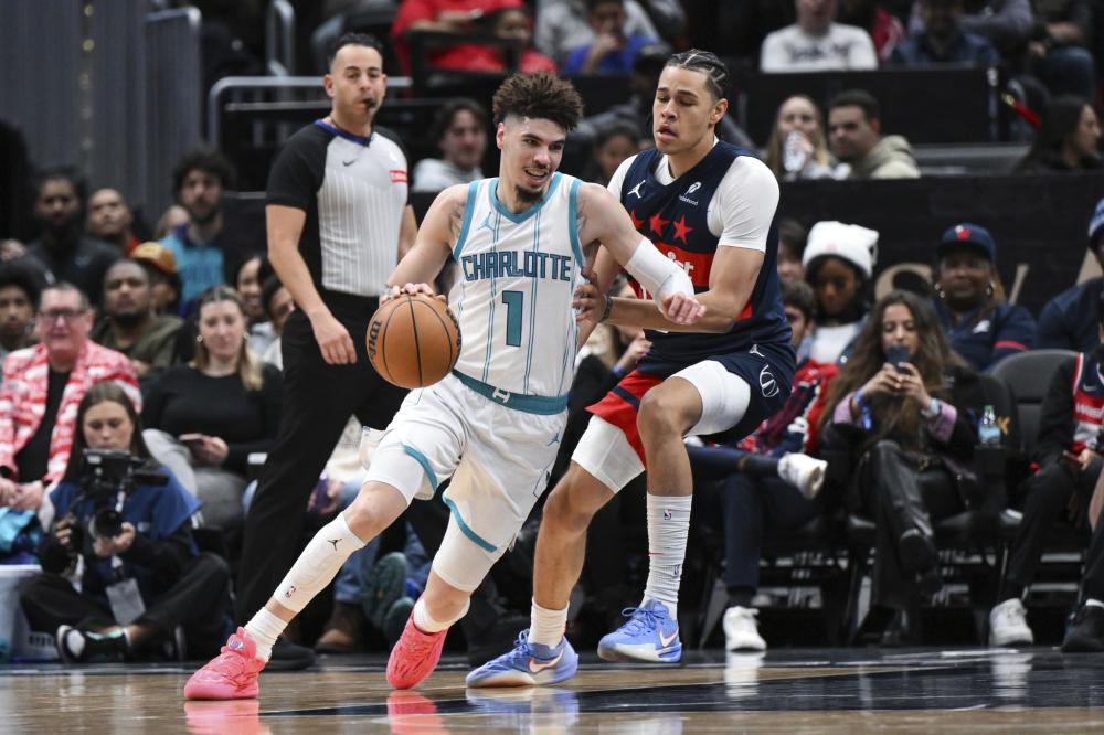 友对他充满 友对他充满