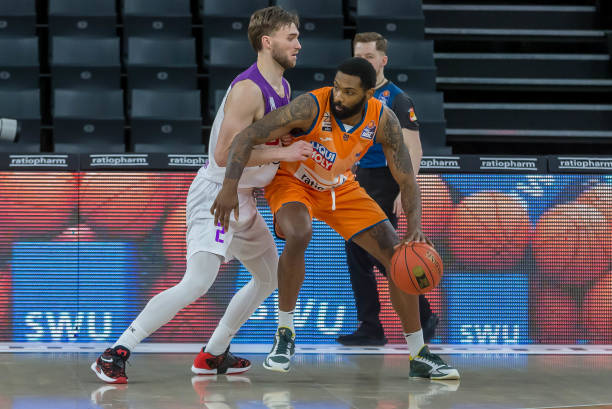 的传球为球 的传球为球